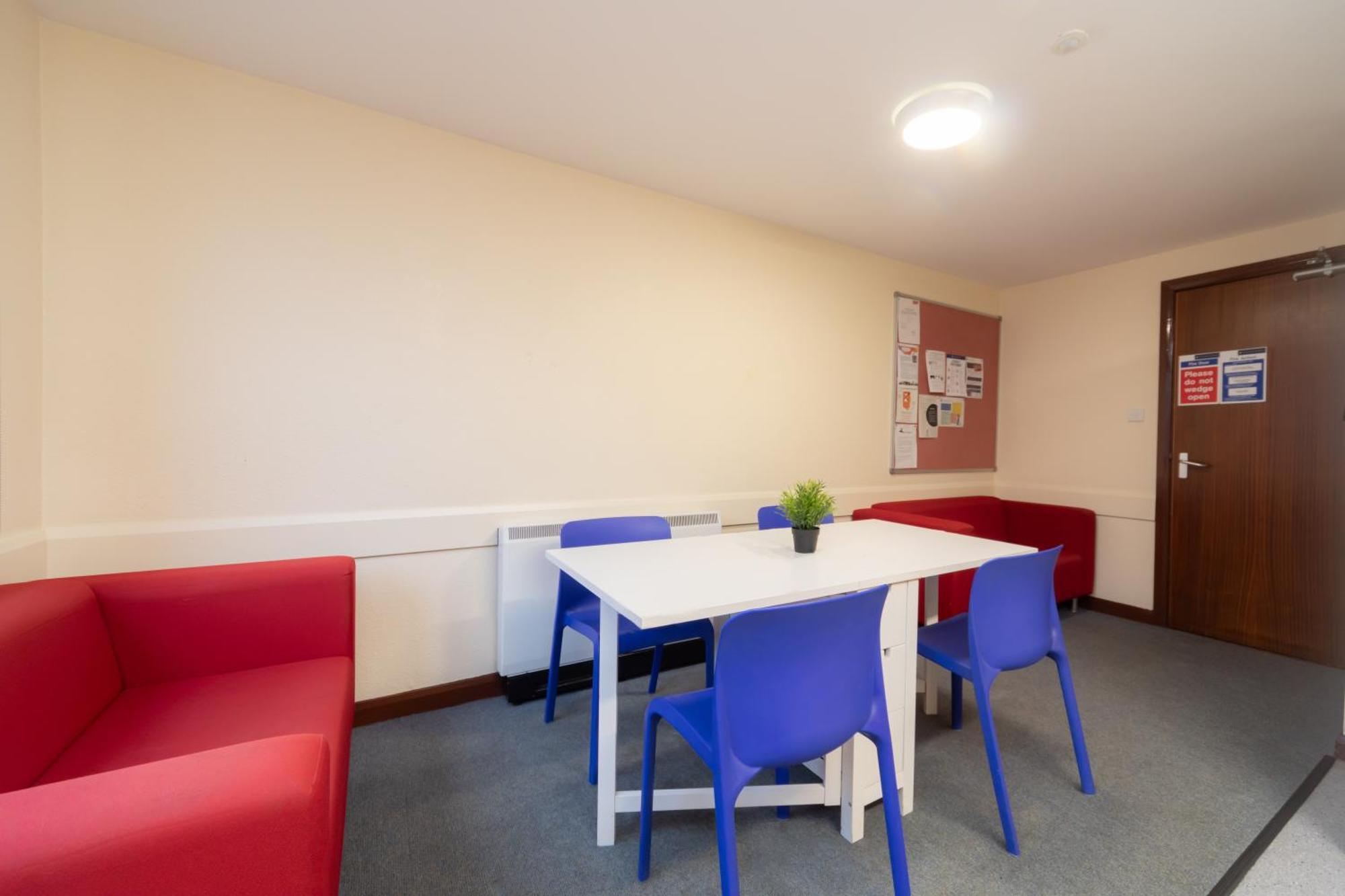 Joivy Economy 4 And 5 Bed Flats, Close To Old Town And Royal Mile - Adults Only Lejlighed Edinburgh Eksteriør billede